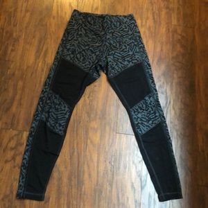 Limited Edition Lululemon Yoga Pants - Sz 8